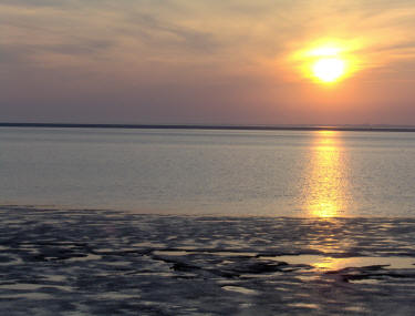 Norddeich Meeresperle - Ihr Urlaubsdomizil - Ferienwohnungen - Ostfriesland - Nordsee - Bahn